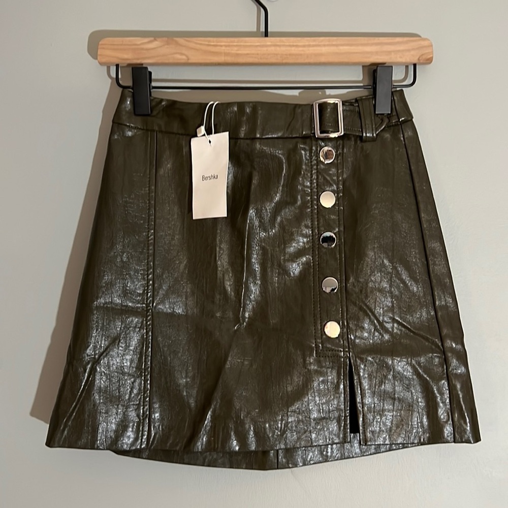 NWT ASOS Faux Leather Mini Skirt - Size XS (Olive Green)